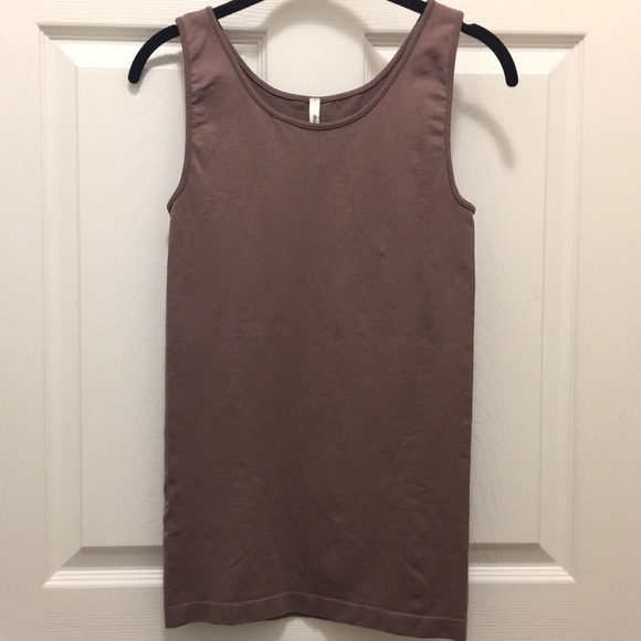 NWOT Taupe skinnytees Scoop-Neck Layering Tank, OS - Picture 3 of 5